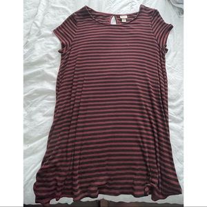 RED AND BLACK TSHIRT DRESS